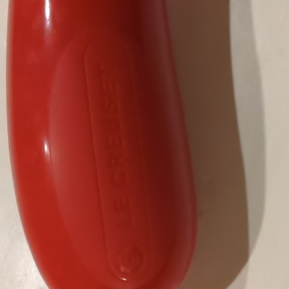 Le Creuset Red Silicone Whisk - Picture 2 of 3